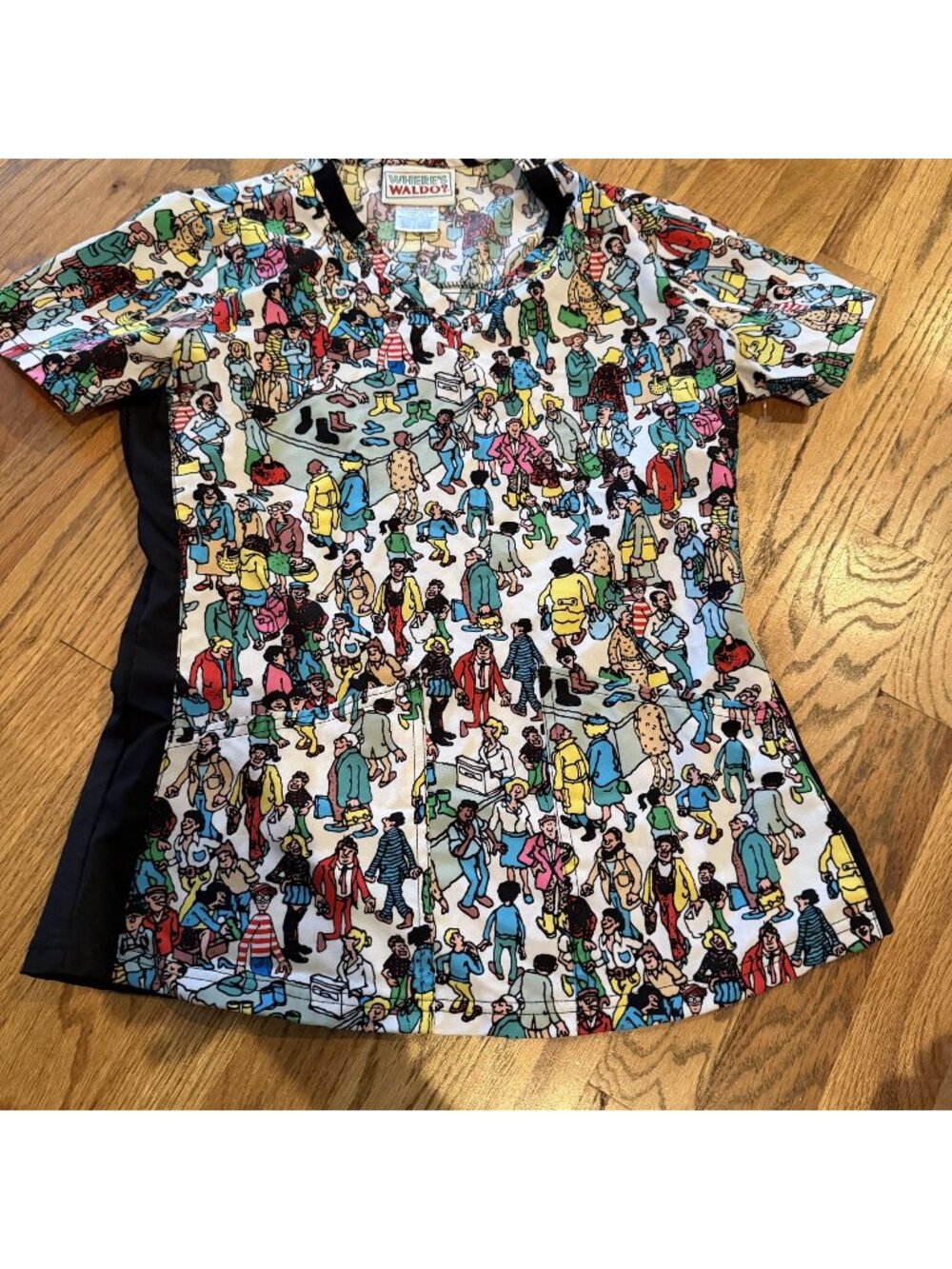 WHERE'S WALDO WOMENS XS MEDICAL SCRUB TOP